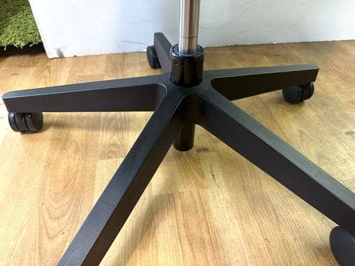 J【中古品】イトーキ サリダチェア YL8 可動肘付 YL8-SGBL-AEL