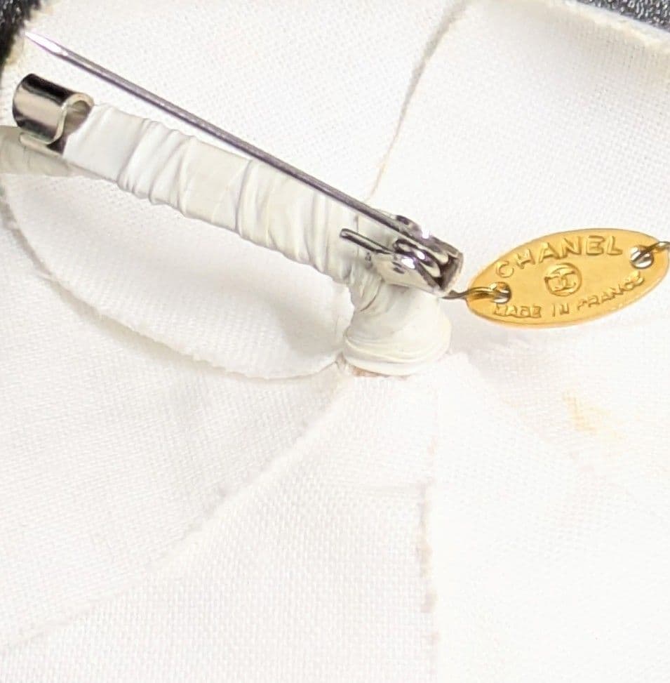 CHANEL シャネル　カメリア　ブローチホワイト コサージュ　レディース