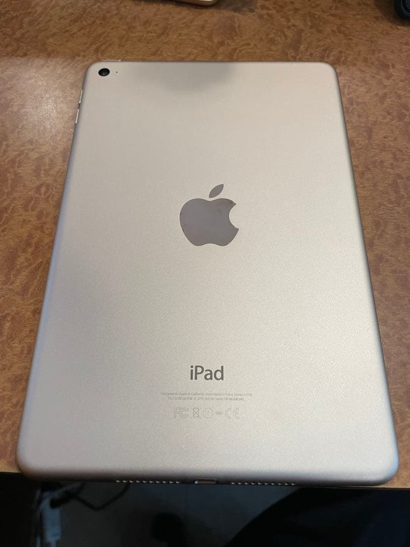 Apple iPad mini第4世代　128gb