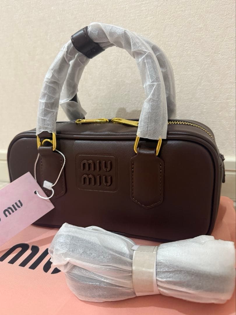 ラスト1点 miumiu系お好きな方 アルカディレザーハンドバッグ 新品未使用