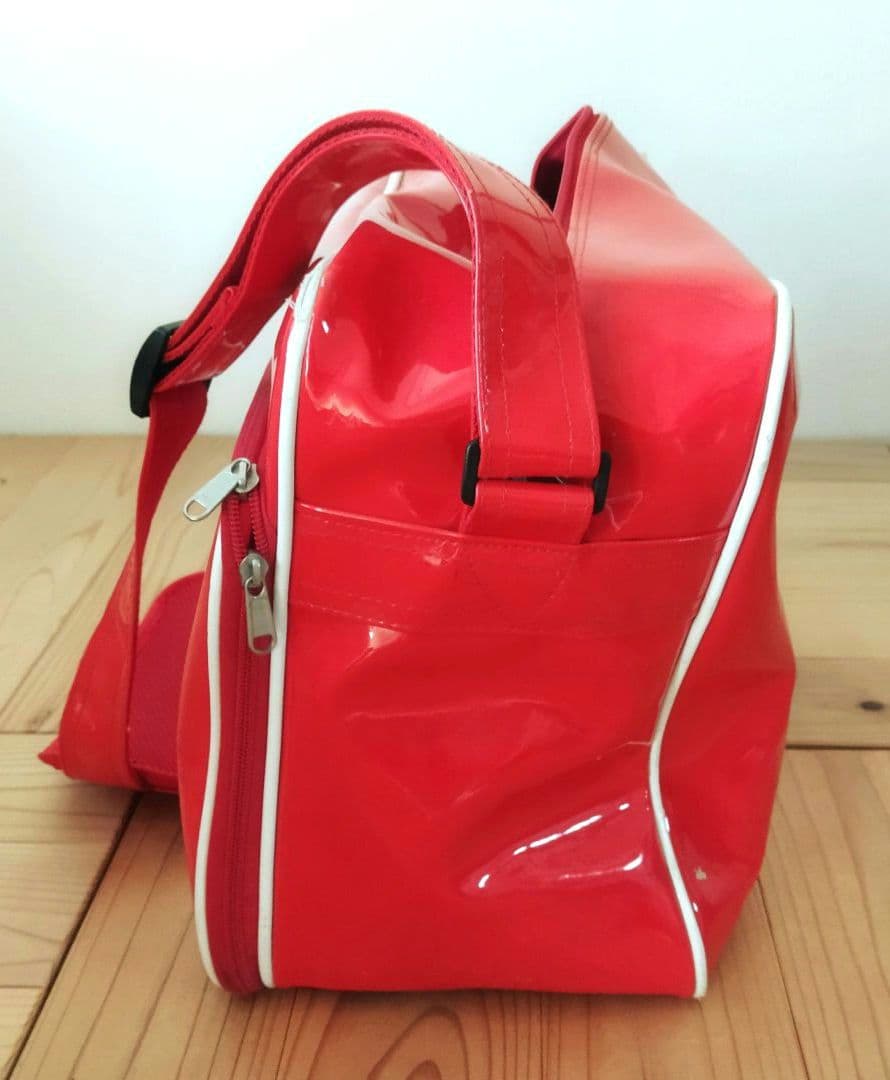 Coca-Cola エナメルバッグ 赤 USED