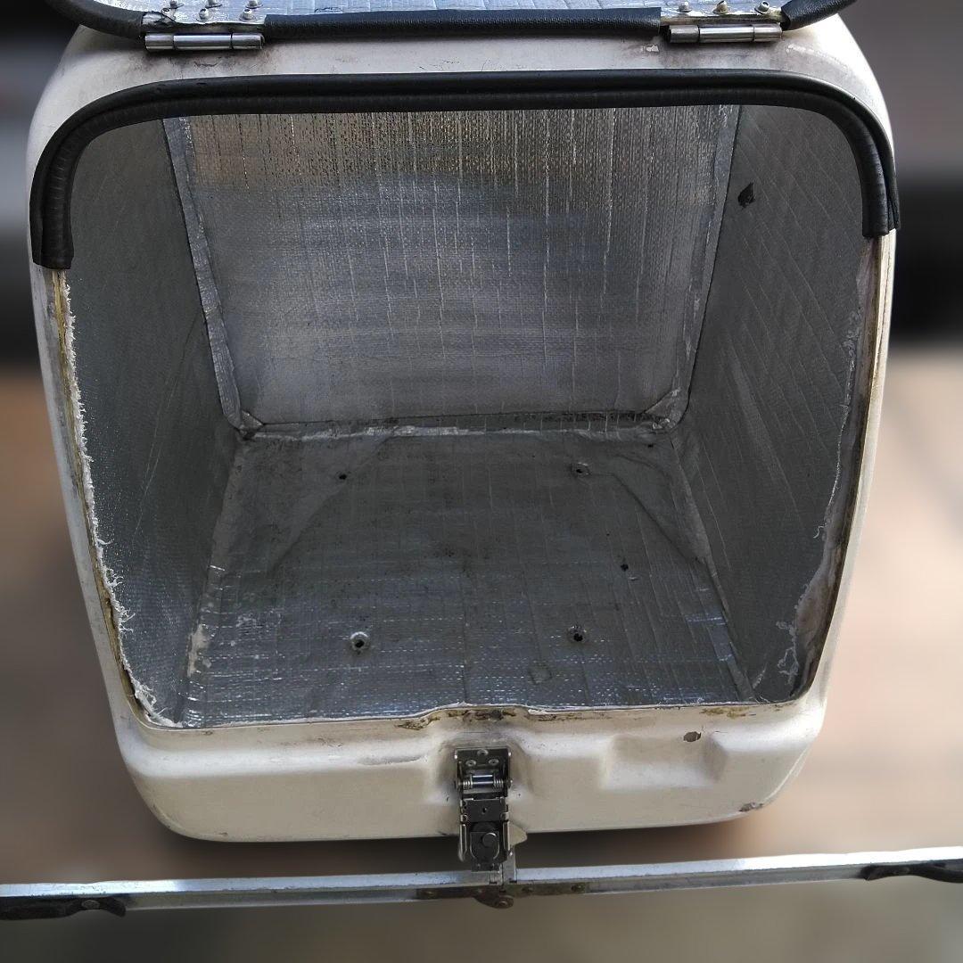 ②メーカー不明デリバリーボックス/補修ベース