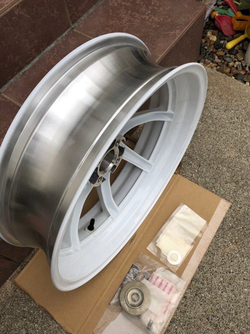 新品 NSR250R MC28 リアホイール 新品　純正スペンサー ワッシャー付