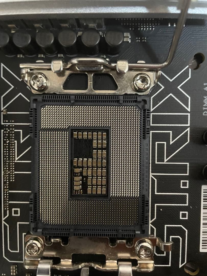 ASUS ROG STRIX Z790-A GAMING WIFI 本体