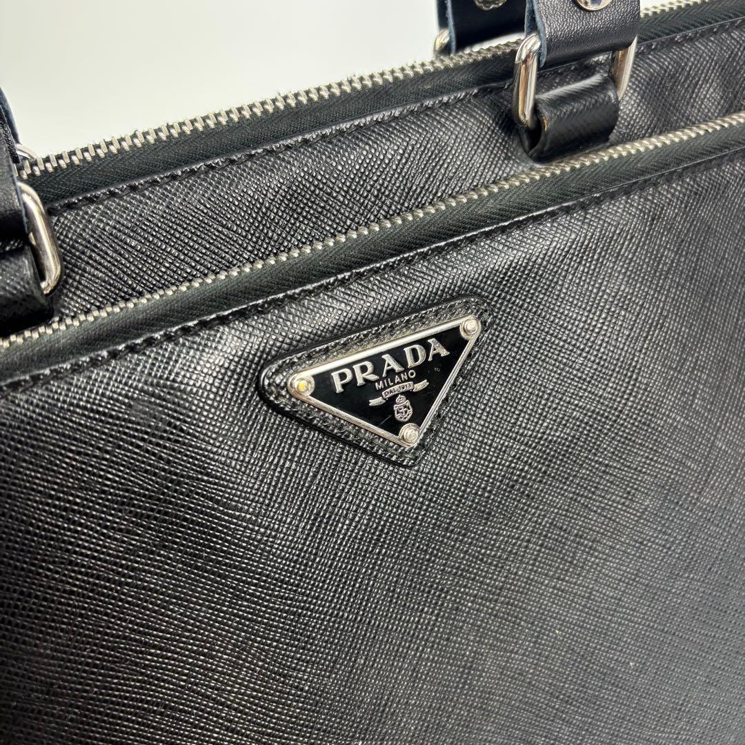 PRADA カバン ビジネスバッグ ブリーフケース 黒　サフィアーノ　鑑定済