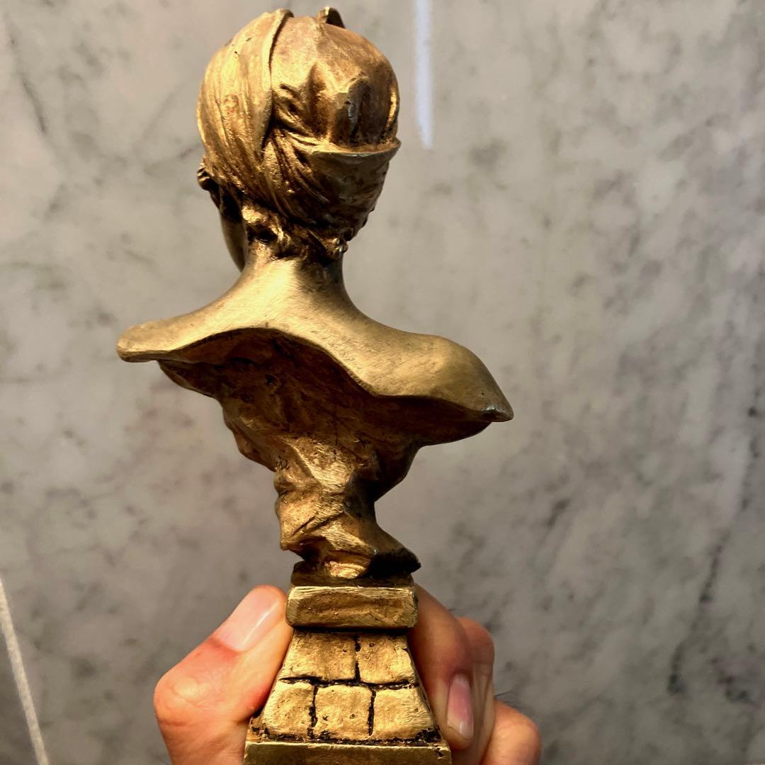 フランスEmmanuel Villanisどの角度でも美しい女性像JAVOTTE