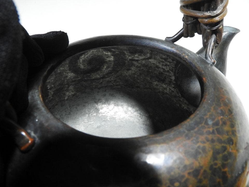 ●玉川堂 旧作 珍品逸品 渦模様 大湯沸 あけび弦手 銅器 薬缶 鎚起銅器 共箱