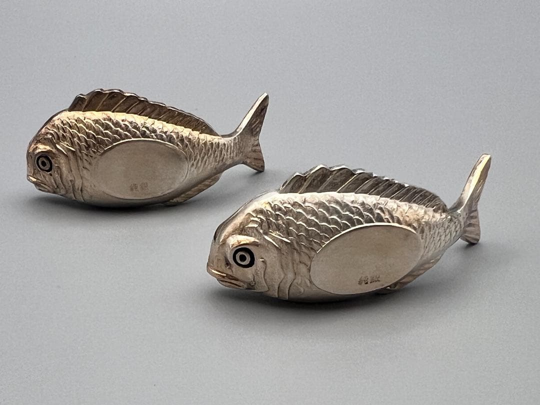 【海】純銀　鯛形　箸置き　2個　銀製　銀製品　銀器　台所用品　置物　重量約28g