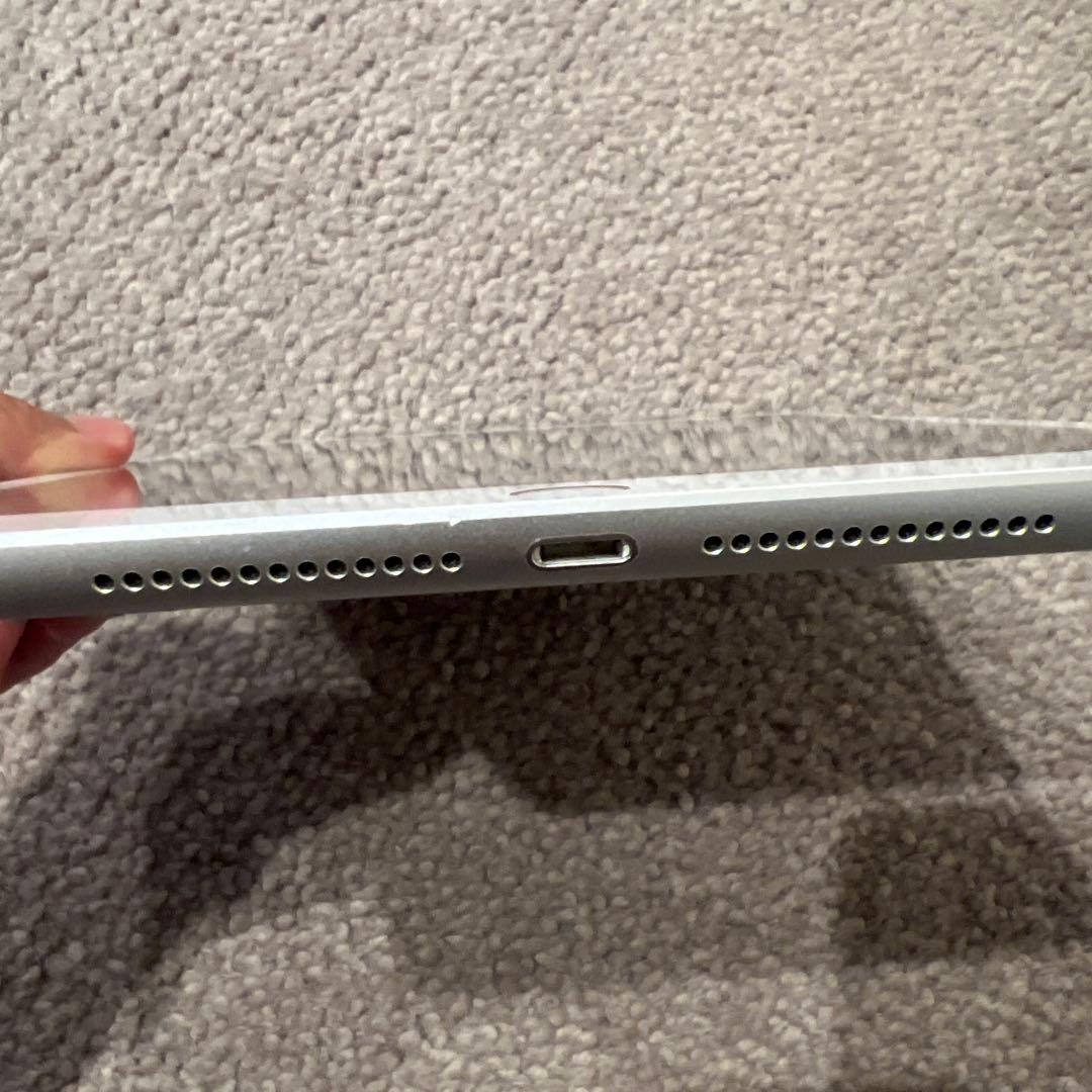 キズあり　iPad 第6世代 wifiモデル 32GB シルバー