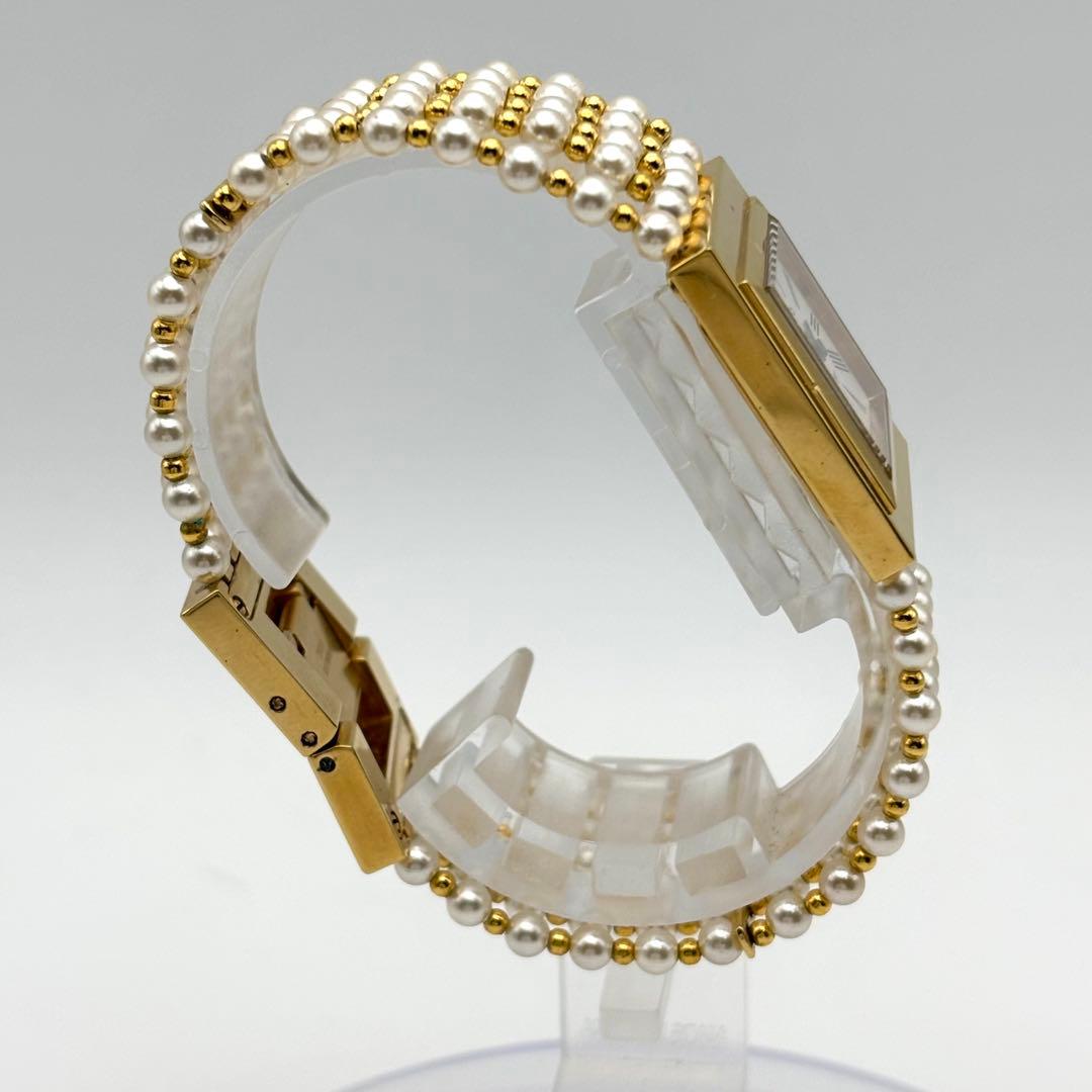 CAPUCCI ゴールド/ホワイト パール装飾 腕時計 エレガント