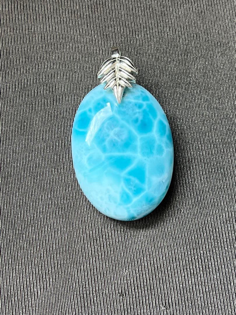 天然石ラリマー☆高品質！オーバル型ペンダントトップ☆リーフ型バチカンがステキ！