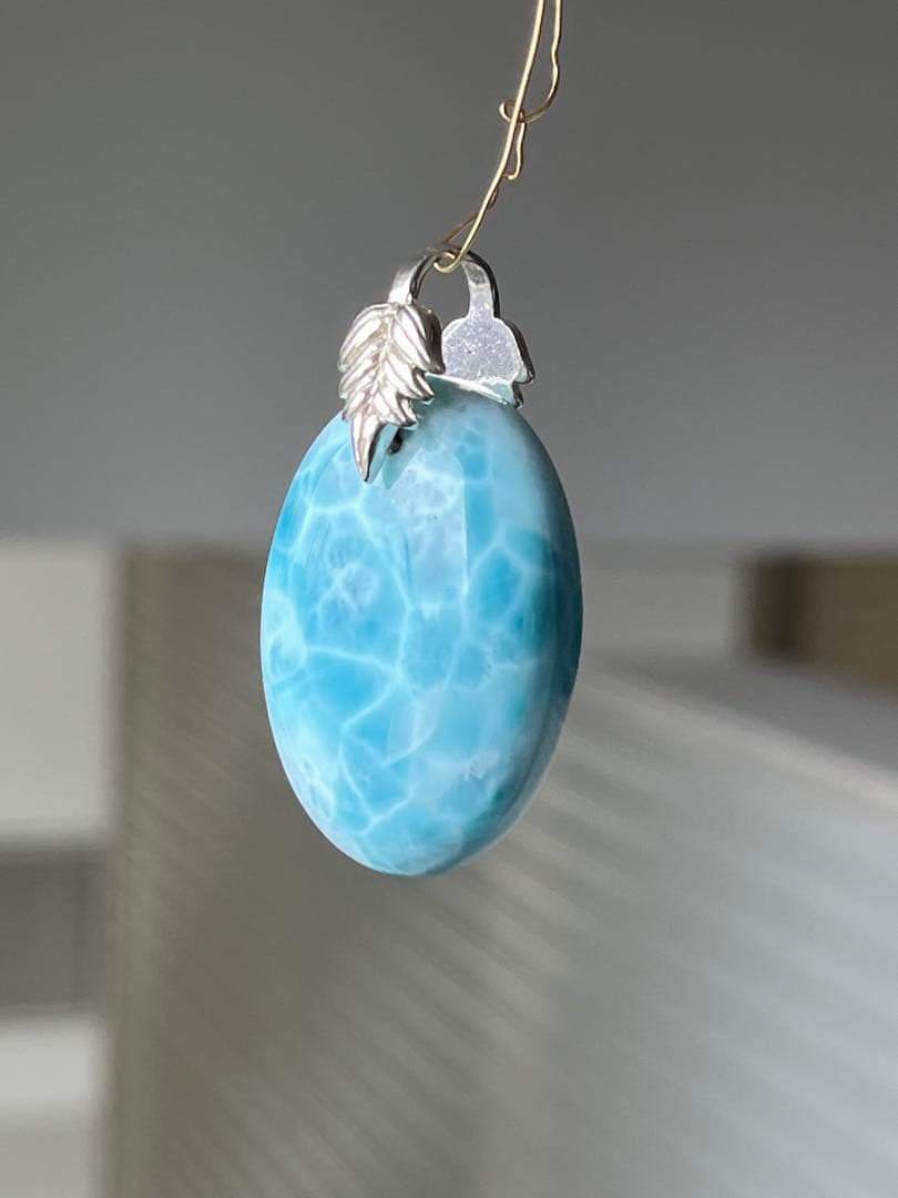 天然石ラリマー☆高品質！オーバル型ペンダントトップ☆リーフ型バチカンがステキ！