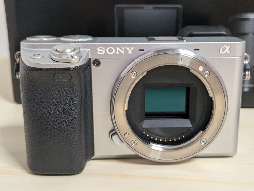 【専用品】Sony α6400 ミラーレス一眼 2レンズ付き