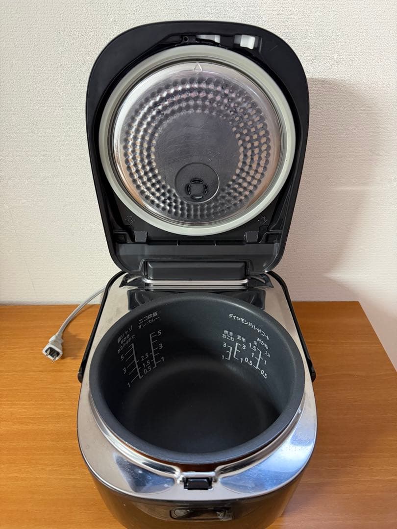 Panasonic の IHジャー炊飯器「SR-HBA101」5.5合炊き