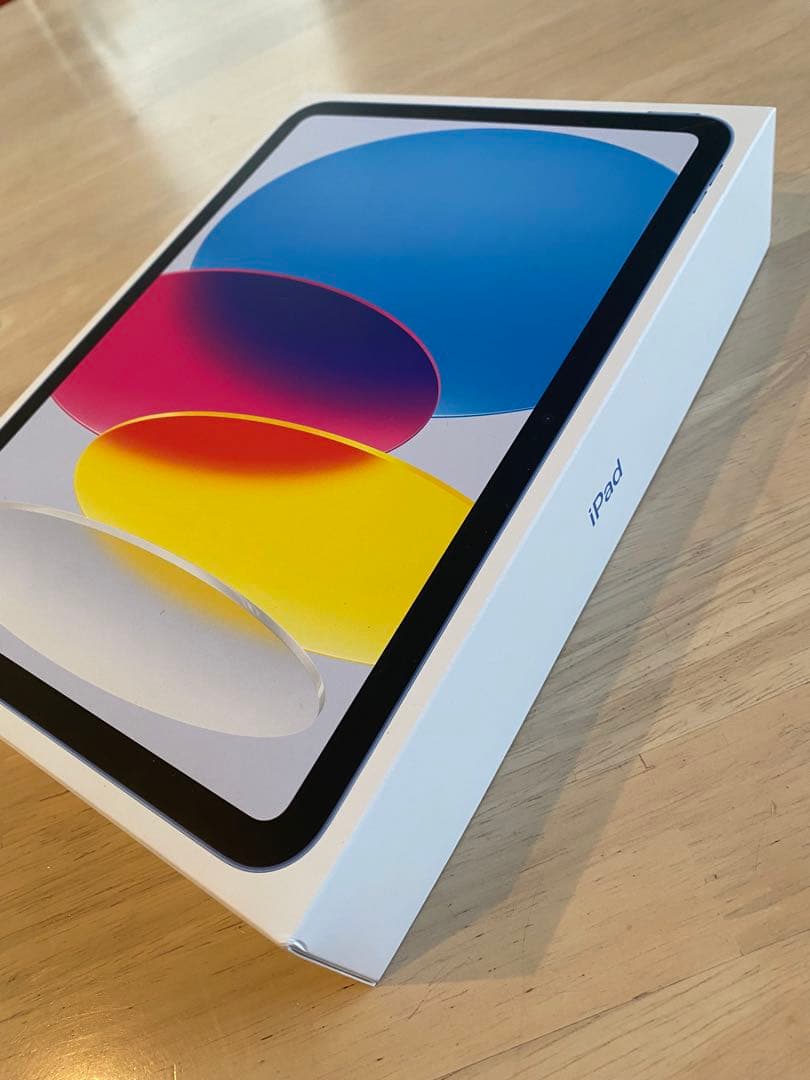 新品同様　iPad （A16） 第11世代　ブルー　 ケース、保護フィルム付き