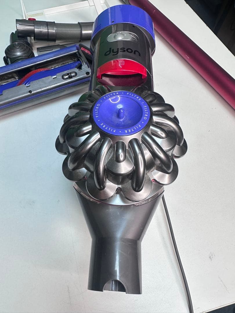 【純正•付属品付き】dyson ダイソン sv10 コードレスクリーナー