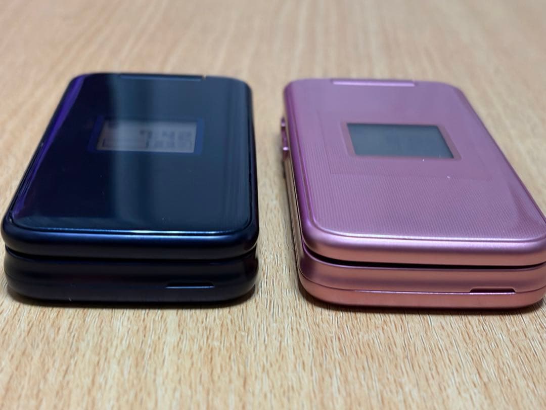 【２台】らくらくホン SIM解除済み F-02J ガラケー 携帯電話 紺 ピンク