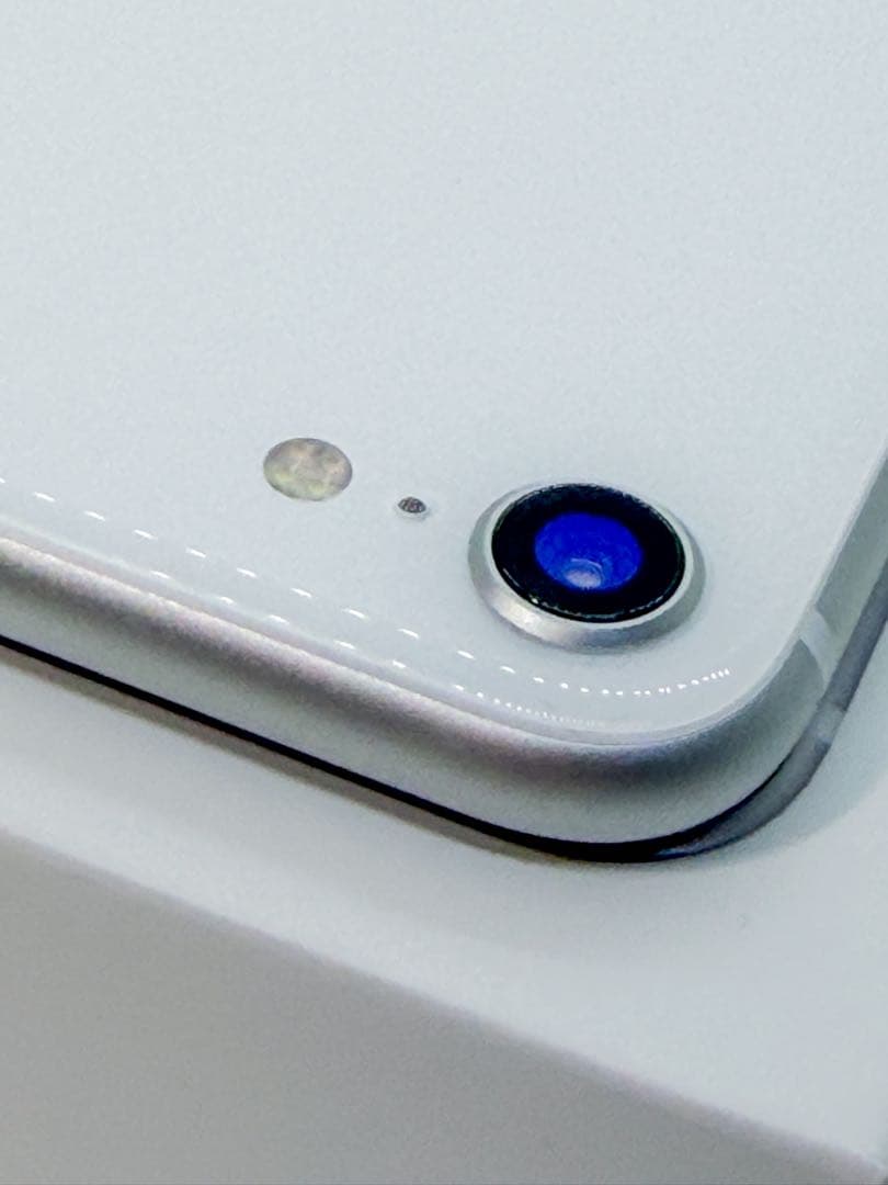 【極上品】iPhone SE 第2世代 64GB ホワイト バッテリー新品