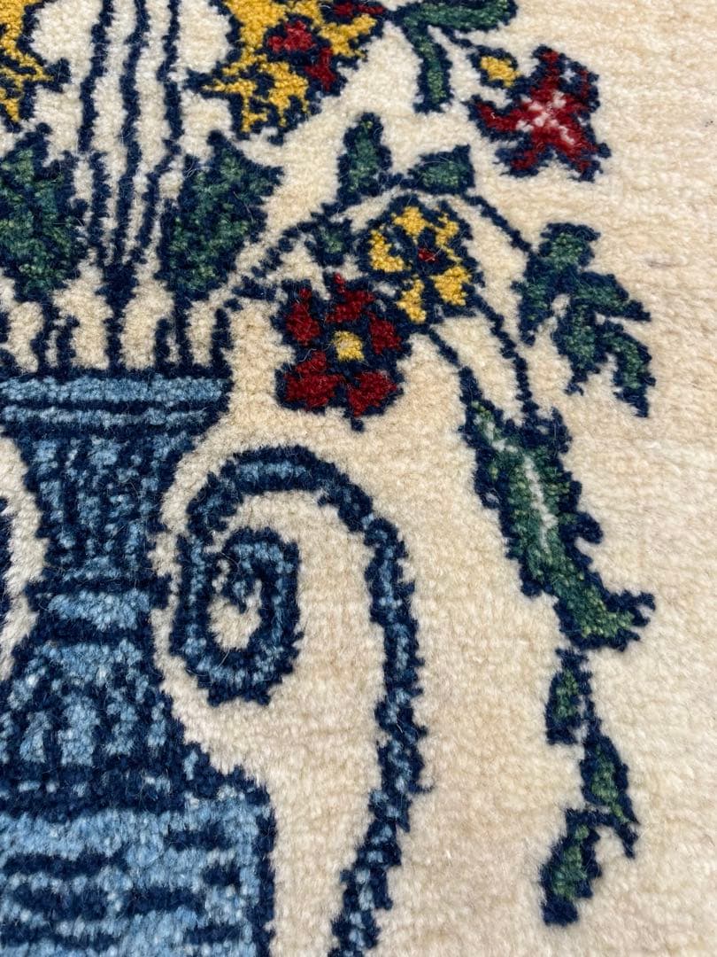 【キャンペーン】ペルシャ　ギャッベ　小判型　92×62　アイボリー　花瓶　花