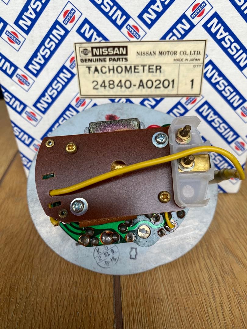 z432「タコメーター」 　箱スカ前期2000GTR専用 　箱入り，未使用