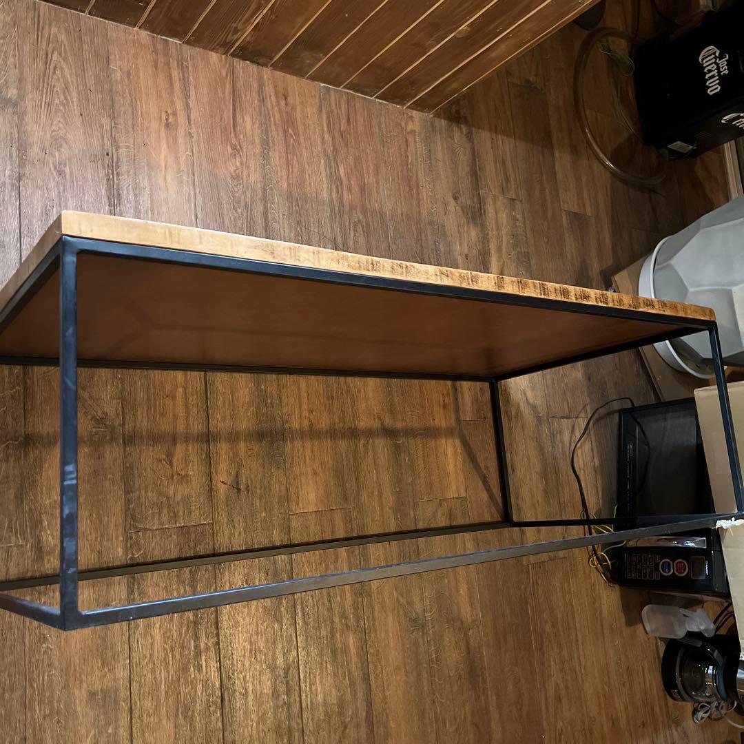 木製ヘリンボーンテーブル