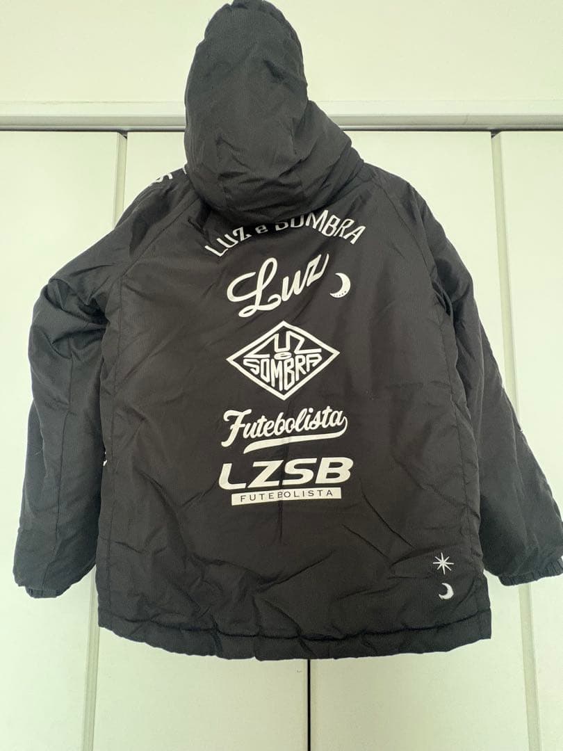 Luz & Sombra フード付きダウンブラック 160サイズ　アウター
