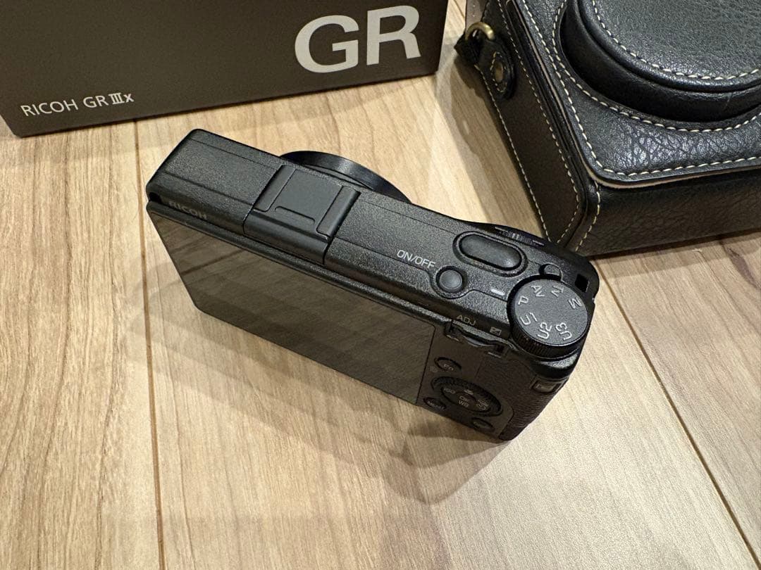 《極美品》RICOH GR IIIx ブラック ケース付き