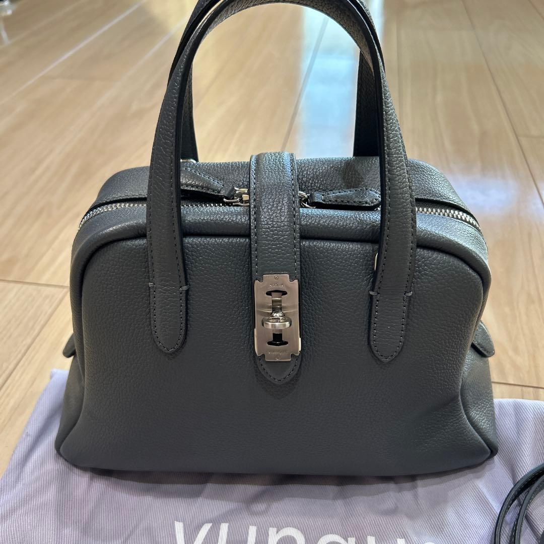 vunque グレー バッグ ショルダーストラップ付き