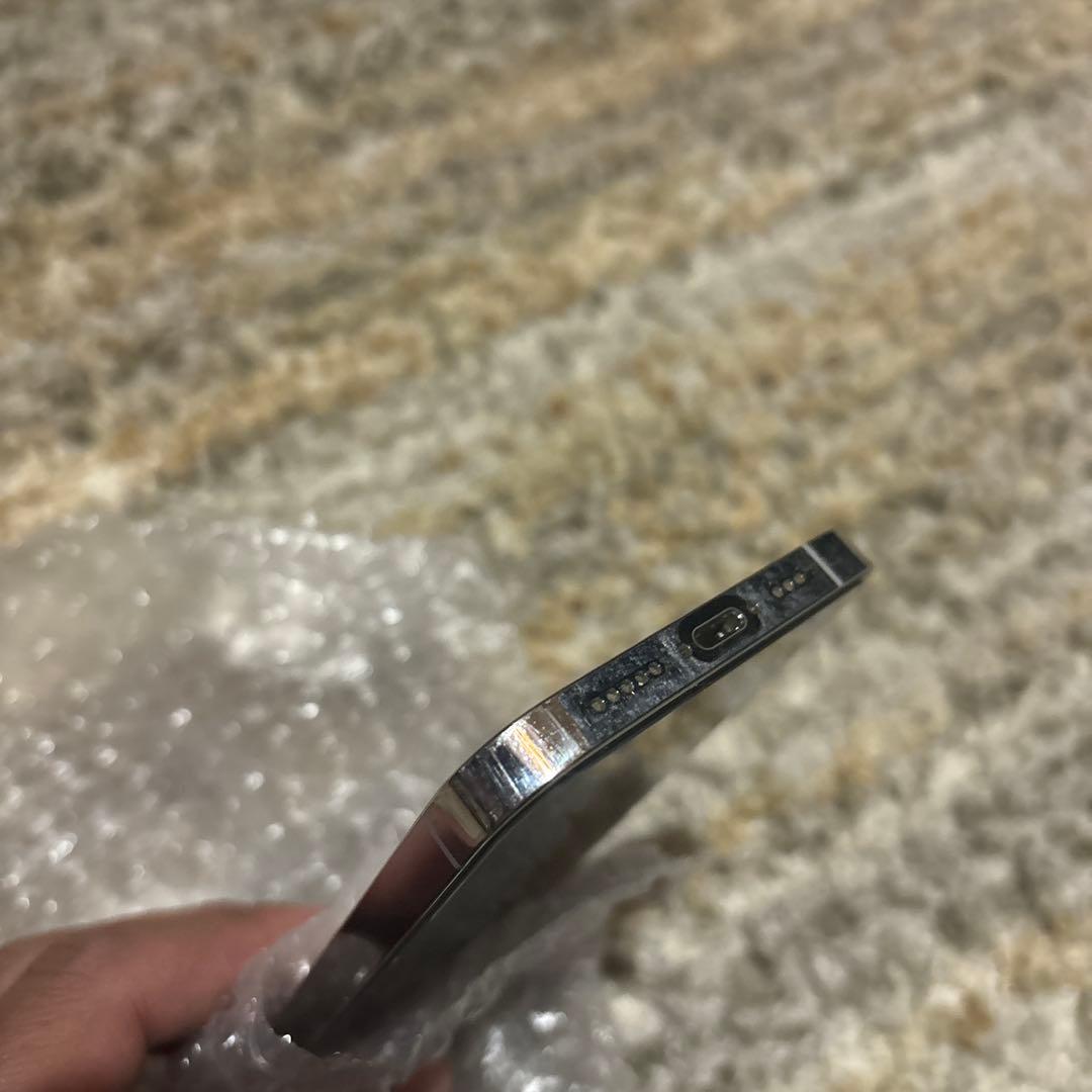 iPhone 12 pro 128G バッテリー76%