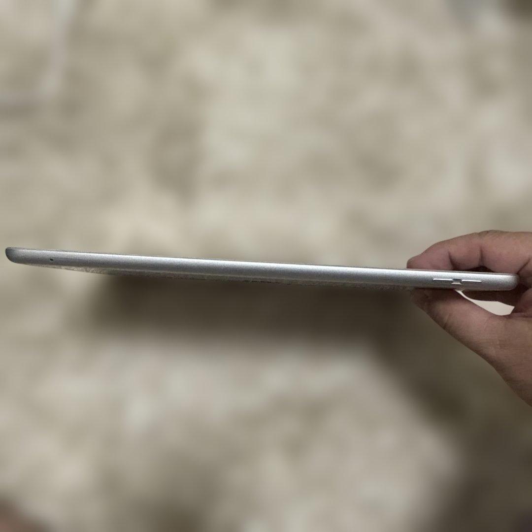 Apple iPad第7世代シルバー A2198 セルラーSIMフリー 32GB