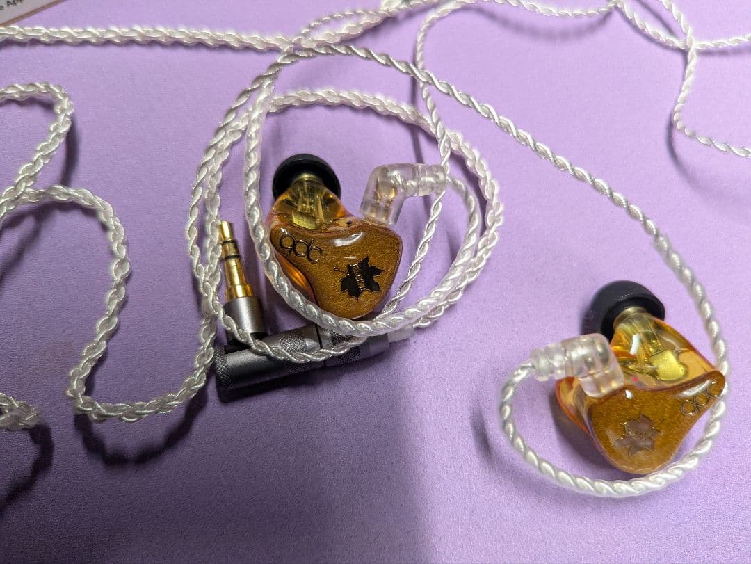 音楽の秋に！ qdc Folk 美しい紅葉デザインの高音質イヤホン