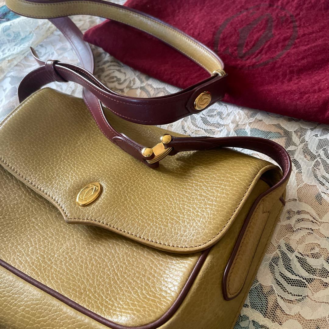 カルティエ　ショルダーバッグ　サコッシュ　レザー　マストライン