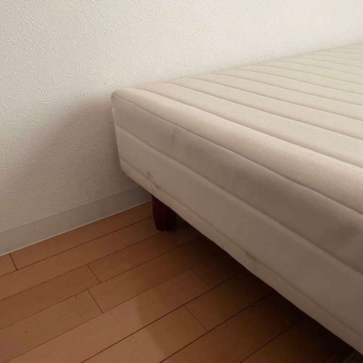 ダブルベッド 脚付き