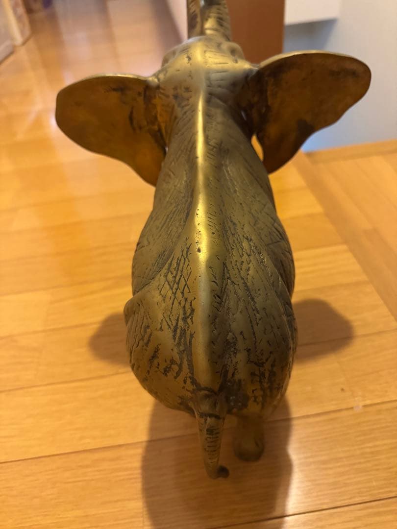 真鍮製の象の彫刻