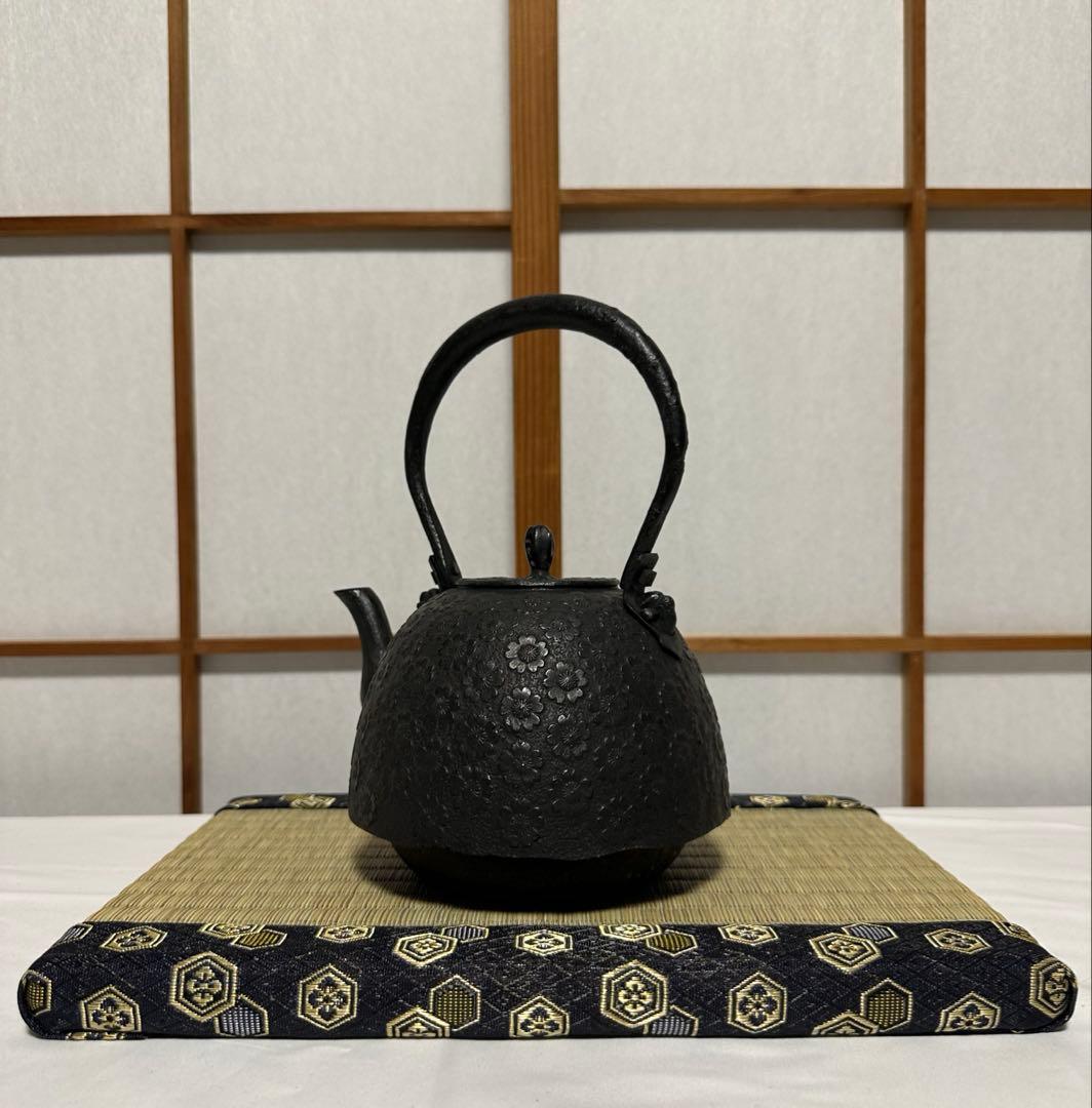 本番盛岡 薫山 南部鉄器 鉄瓶 南部型 桜小紋 1リットル 新品未使用品