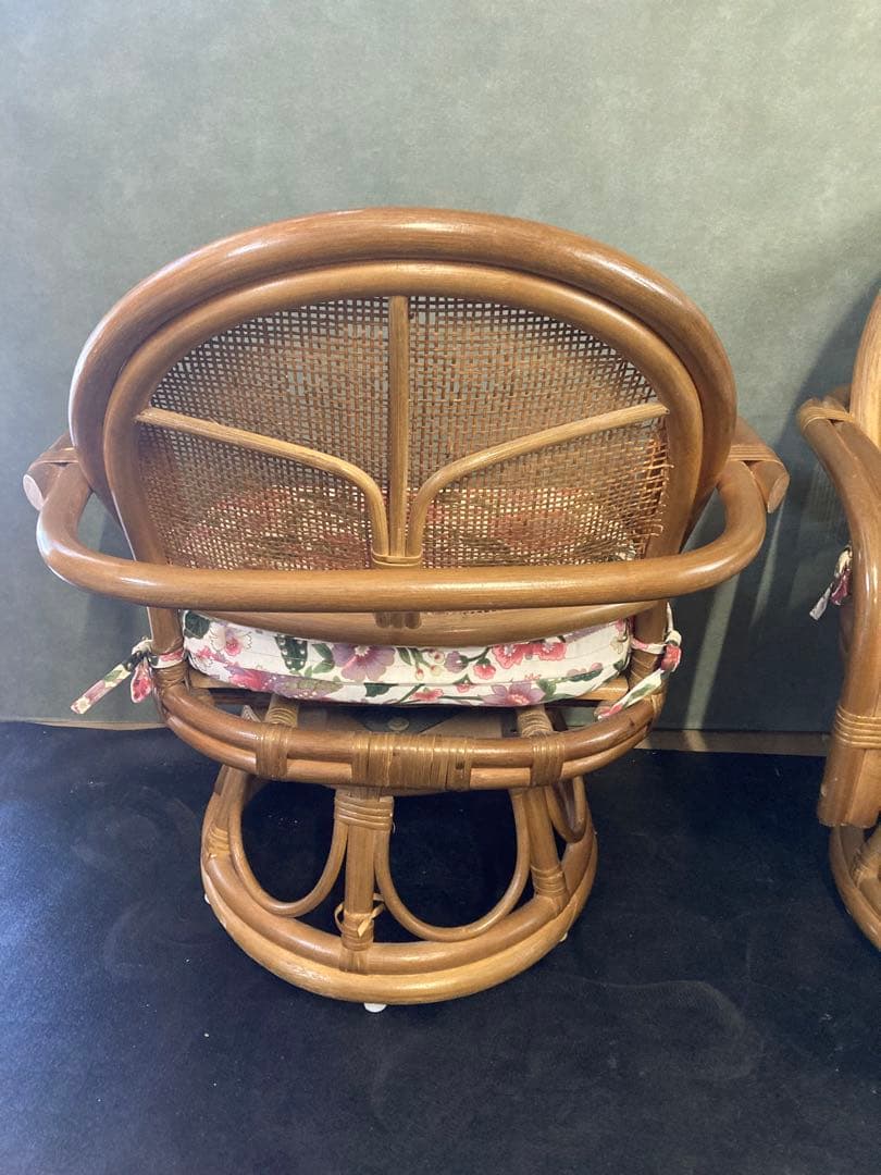 ラタン 回転チェア2脚＆ガラステーブルセット 花柄クッション付き 籐家具