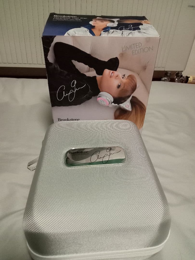 Brookstone猫耳ヘッドホン限定版アリアナ・グランデ ワイヤレスモデル