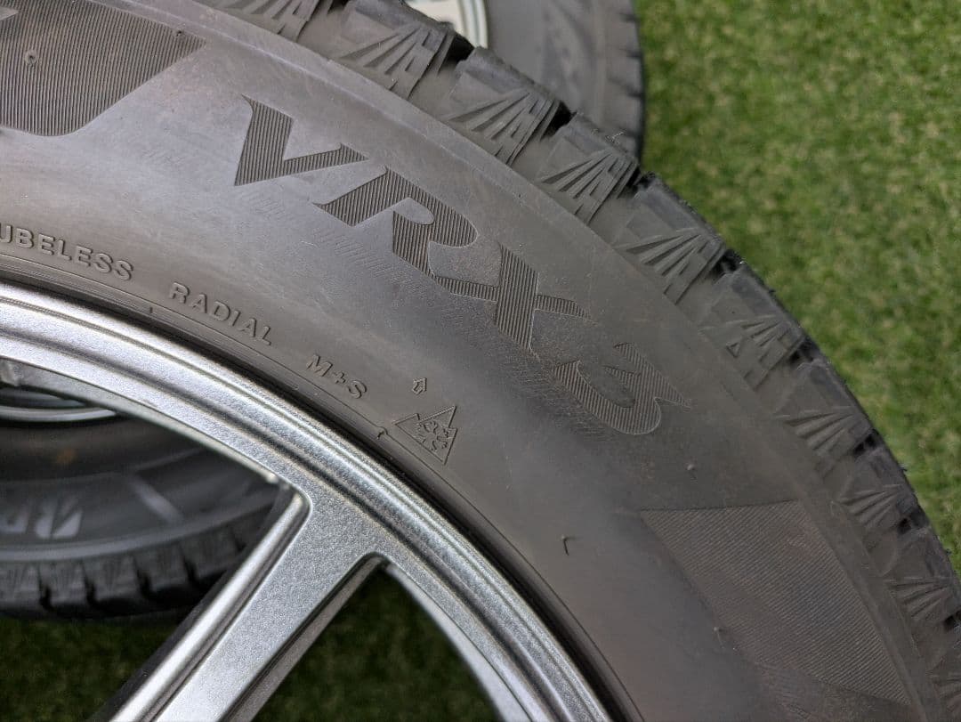 【送料込】ブリザック VRX3 18インチ 225/55R18 スタッドレス