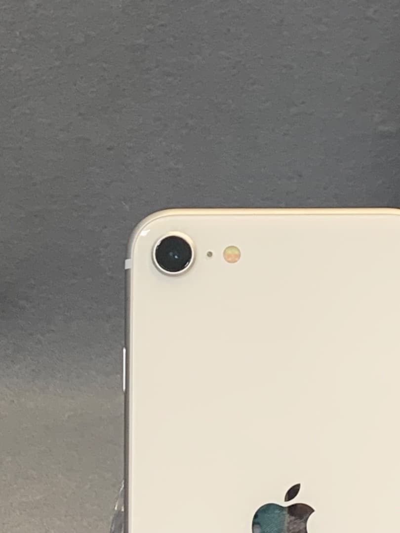 美品　国内版　SIMフリー　iPhoneSE 第二世代　64GB ホワイト色