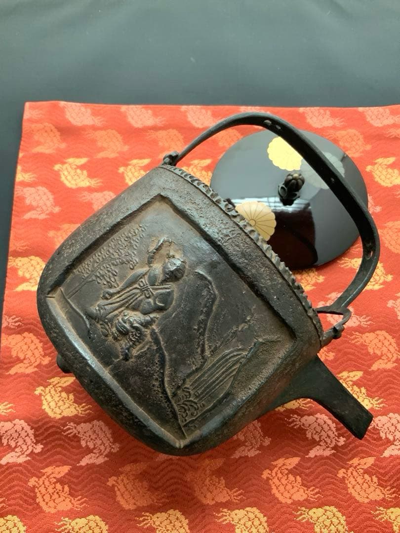 茶道具/懐石道具　銚子(燗鍋)江戸時代　銀象嵌/漆塗蓋16葉菊紋蒔絵散し。優品。