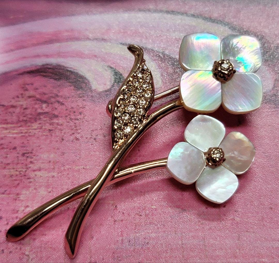 新品　ヴァンドームブティック　 白蝶貝　お花　ブローチ　ピンクゴールド