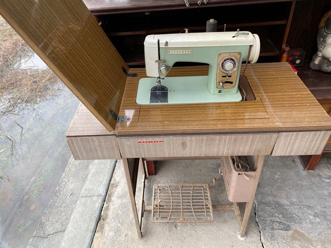 机収納式ミシン