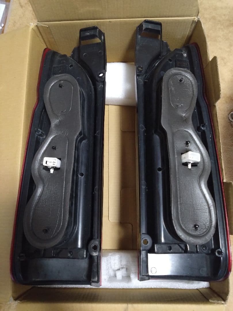 Valenti LED ハイエーステールランプ