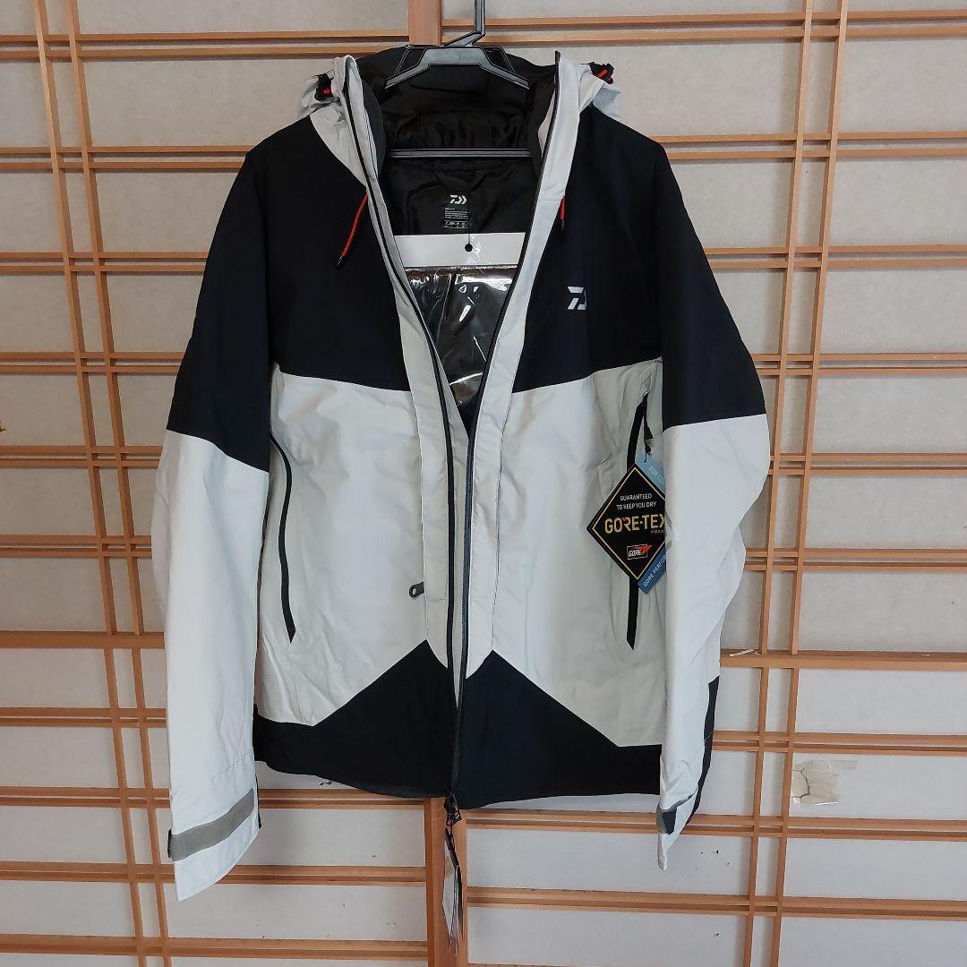 新品　未使用　ダイワ　GORE-TEX DW-1822 　ウィンタースーツ