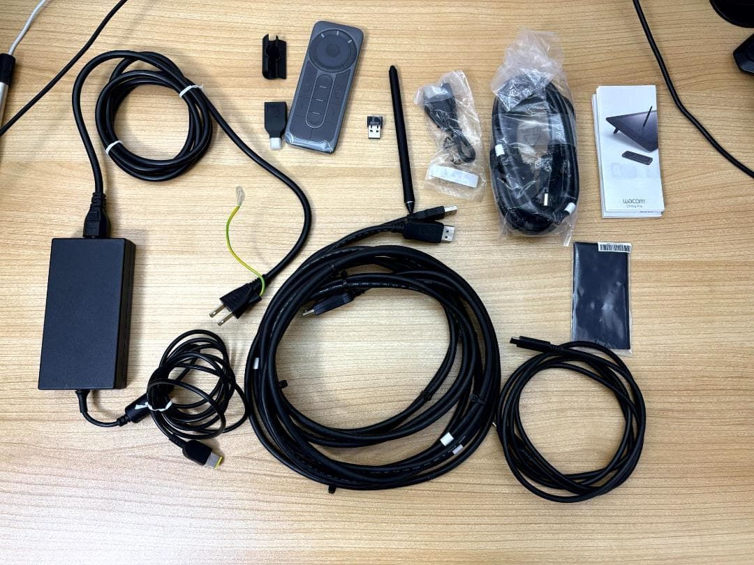 ディスプレイ・モニター本体 Wacom Cintiq Pro 24 (DTH-2420)