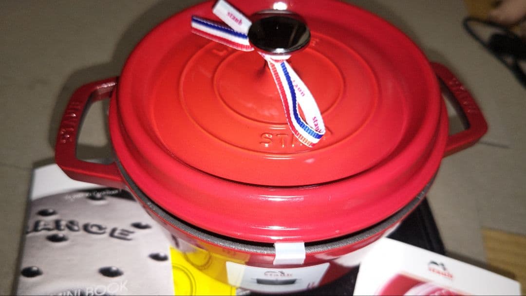 ストウブ　ピコココット　ラウンド　22㎝　チェリーレッド　40509-825