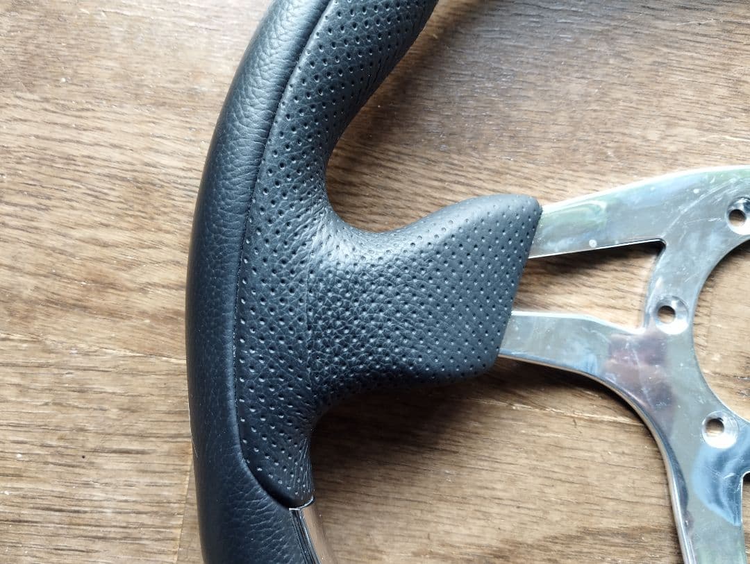 正規品NARDIステアリング綺麗