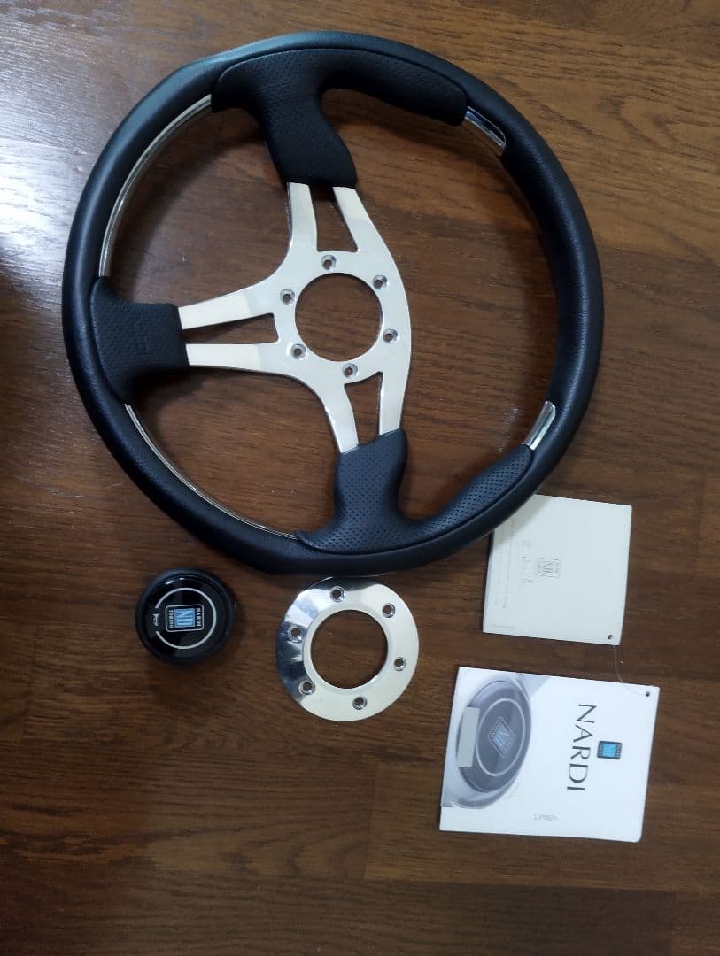 正規品NARDIステアリング綺麗