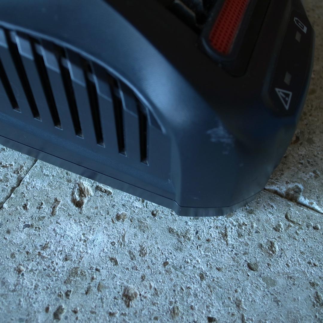 BOSCH ハンディクリーナー 18V GASV１８V本体　バッテリー＆充電器