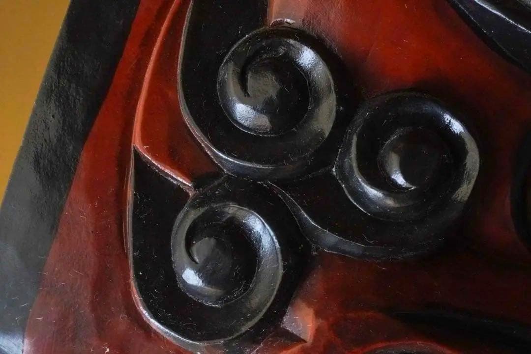 【獅子頭　漆塗り・金箔貼り】木彫　彫刻　獅子舞　民藝　骨董品　時代物　古道具